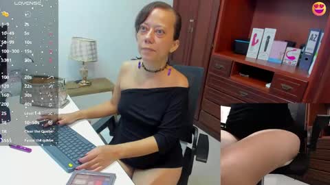 Snapshot of nicolettryan chatting on January 30, 11:44 am Nicolett Ryan  online show from January 30, 11:44 am