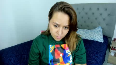 Snapshot of nicolewind_ chatting on May 22, 6:46 pm ELIZABETH online show from May 22, 6:46 pm