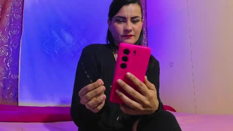 nicolle gomes online show from April 28, 2:21 am