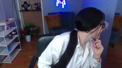 Nicolle  online show from July 29, 11:41 am