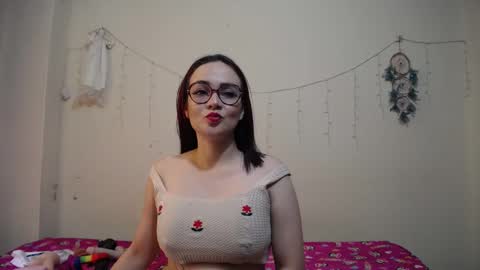 Snapshot of nicolle_sky chatting on January 21, 5:41 pm nicolle_sky online show from January 21, 5:41 pm
