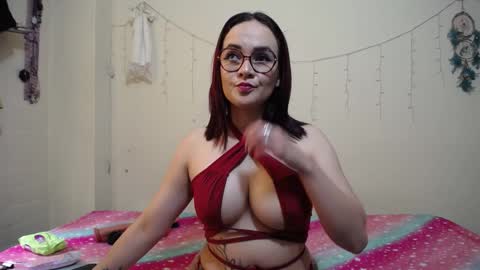 Snapshot of nicolle_sky chatting on February 21, 4:26 pm nicolle_sky online show from February 21, 4:26 pm