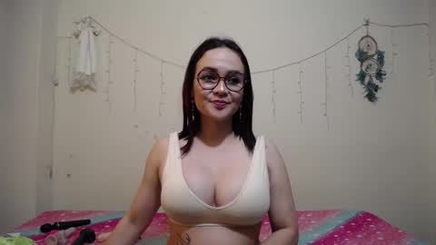 Snapshot of nicolle_sky chatting on March 2, 6:19 pm nicolle_sky online show from March 2, 6:19 pm