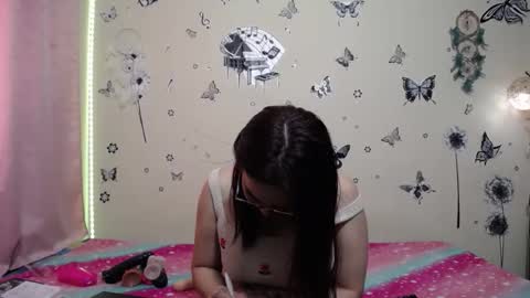 Snapshot of nicolle_sky chatting on October 17, 4:31 pm nicolle_sky online show from October 17, 4:31 pm