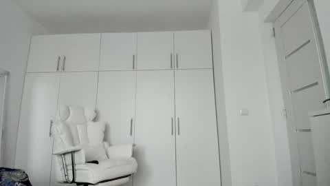 Nicolle online show from September 11, 4:45 am