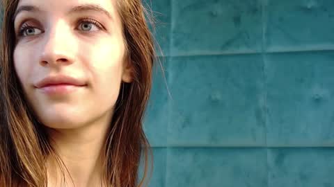 Nicolle online show from December 10, 3:30 am