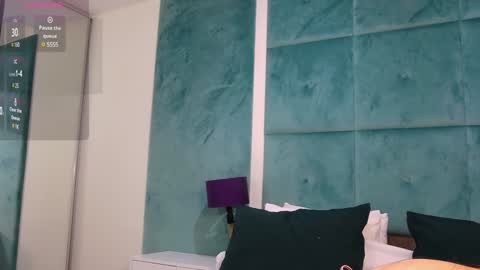 Nicolle online show from January 6, 9:22 pm