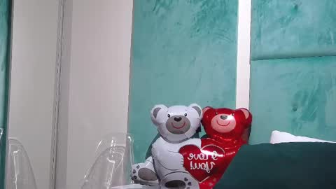 Nicolle online show from February 17, 1:32 pm