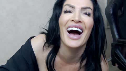 Nicolle online show from January 29, 11:25 pm