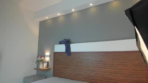 Nicolle online show from October 22, 11:32 am