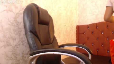 Nicolle Miley online show from January 23, 11:15 am