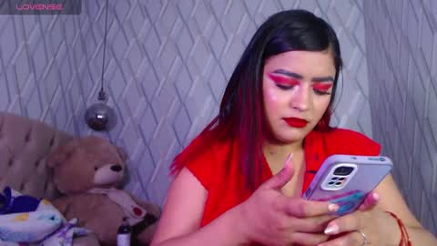 Nicolle Miley online show from February 9, 5:29 am