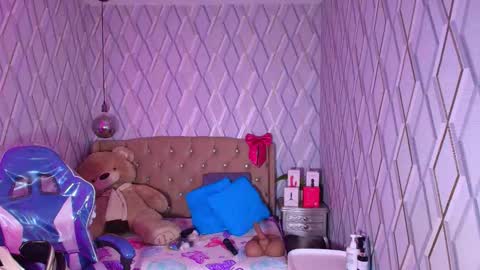 Nicolle Miley online show from February 23, 3:59 am