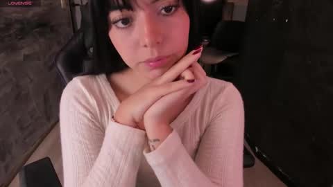 NicolRoss online show from November 18, 3:05 pm