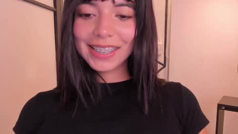 Snapshot of nicolross_ chatting on January 8, 10:12 pm NicolRoss online show from January 8, 10:12 pm