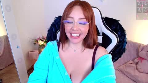 Snapshot of nicolthompsonn chatting on January 20, 4:54 am Nicol online show from January 20, 4:54 am