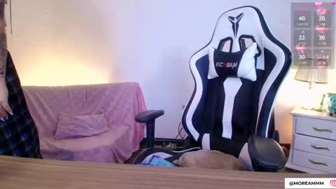 Snapshot of nicolthompsonn chatting on October 25, 1:46 am Nicol online show from October 25, 1:46 am