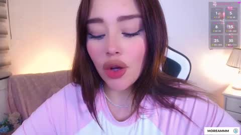 Snapshot of nicolthompsonn chatting on November 21, 1:15 am Nicol online show from November 21, 1:15 am