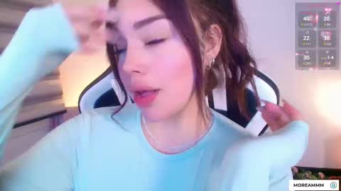 Snapshot of nicolthompsonn chatting on December 2, 1:11 am Nicol online show from December 2, 1:11 am