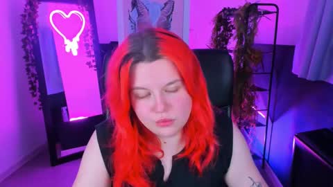 Snapshot of nielletablossom chatting on February 1, 5:49 am Nellie online show from February 1, 5:49 am