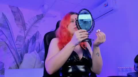 Snapshot of nielletablossom chatting on March 9, 5:33 am Nellie online show from March 9, 5:33 am