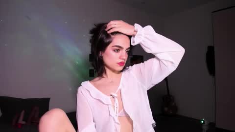 Snapshot of nightfloatt chatting on December 17, 1:06 pm Daisy online show from December 17, 1:06 pm