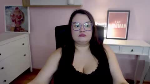 Snapshot of nightholly chatting on March 4, 5:57 am Holly online show from March 4, 5:57 am