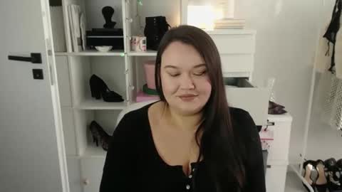 Snapshot of nightholly chatting on March 5, 3:19 pm Holly online show from March 5, 3:19 pm