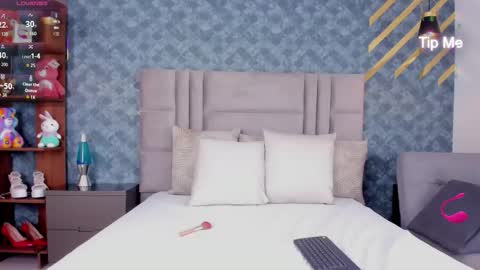 Snapshot of niiamoore_ chatting on November 20, 9:14 pm NiiaMoore online show from November 20, 9:14 pm