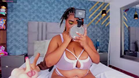 Snapshot of niiamoore_ chatting on June 22, 8:06 pm NiiaMoore online show from June 22, 8:06 pm