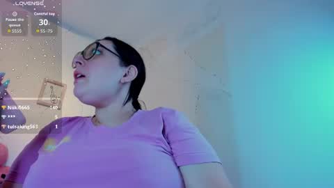 Snapshot of niickyjones chatting on July 11, 10:33 pm Anni online show from July 11, 10:33 pm