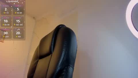 Snapshot of niickyjones chatting on July 25, 5:27 am Anni online show from July 25, 5:27 am