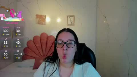 Snapshot of niickyjones chatting on July 26, 10:38 pm Anni online show from July 26, 10:38 pm