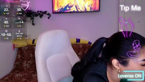 Nicolle Bustamante online show from March 24, 6:24 pm