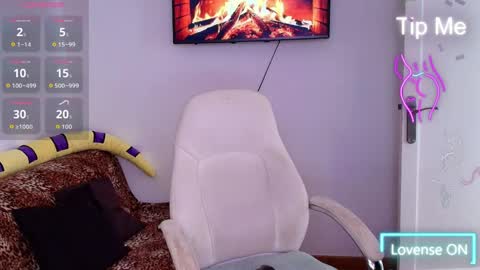 Nicolle Bustamante online show from March 26, 3:50 pm