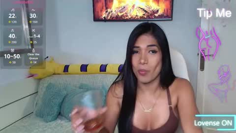 Snapshot of niickylovee chatting on April 24, 8:11 pm Nicolle Bustamante online show from April 24, 8:11 pm