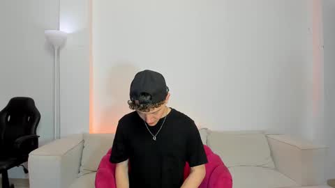 Nicolas Mucci online show from February 28, 9:15 am