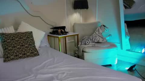 nicole online show from April 23, 4:31 pm