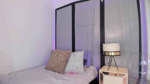 Niicole online show from March 3, 8:59 pm