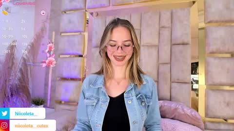 Snapshot of niicoleta chatting on January 21, 9:15 pm Niicoleta  online show from January 21, 9:15 pm