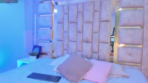 Snapshot of niicoleta chatting on February 6, 9:17 pm Niicoleta  online show from February 6, 9:17 pm