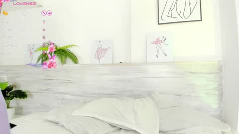 Snapshot of niicoleta chatting on February 17, 10:47 pm Niicoleta  online show from February 17, 10:47 pm