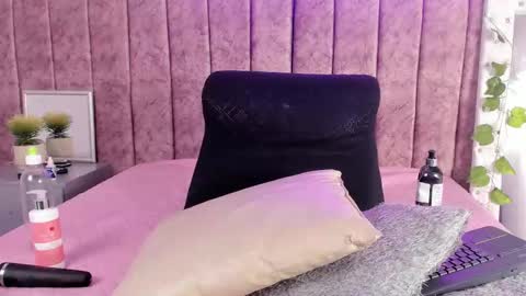 Snapshot of niicolle_evanss chatting on November 19, 8:09 pm Nicolle online show from November 19, 8:09 pm