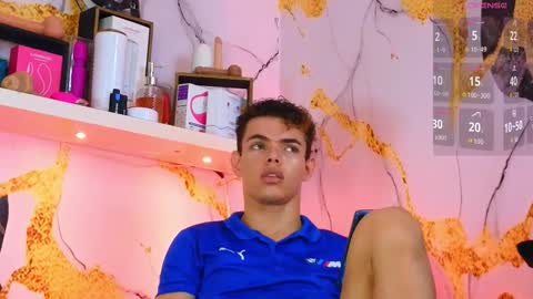 Snapshot of nijinsky_latinboy chatting on November 22, 4:11 am Nijinsky online show from November 22, 4:11 am