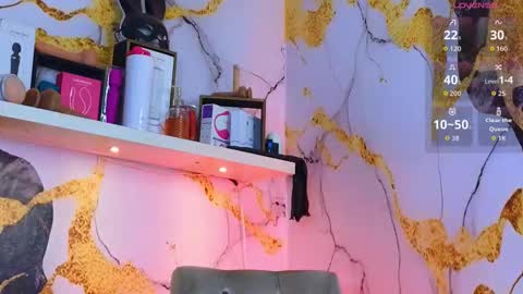 Snapshot of nijinsky_latinboy chatting on December 5, 10:57 am Nijinsky online show from December 5, 10:57 am