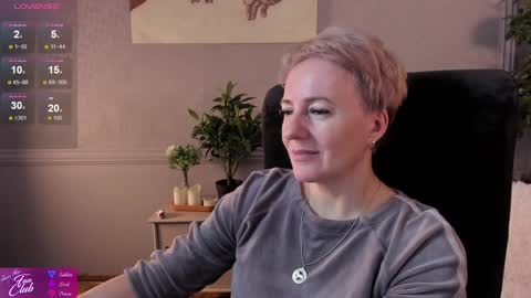 Snapshot of nika_smit chatting on December 14, 8:23 am Nika online show from December 14, 8:23 am