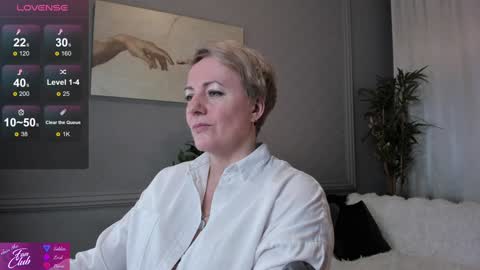 Snapshot of nika_smit chatting on February 2, 10:57 am Nika online show from February 2, 10:57 am