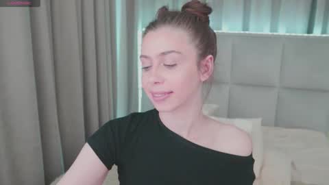 Snapshot of nikaletta chatting on May 16, 12:29 am Nika online show from May 16, 12:29 am