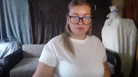 Snapshot of nikaskylink chatting on October 7, 6:10 am Nika online show from October 7, 6:10 am