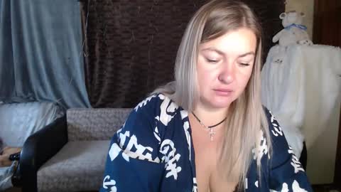 Snapshot of nikaskylink chatting on October 10, 4:00 am Nika online show from October 10, 4:00 am